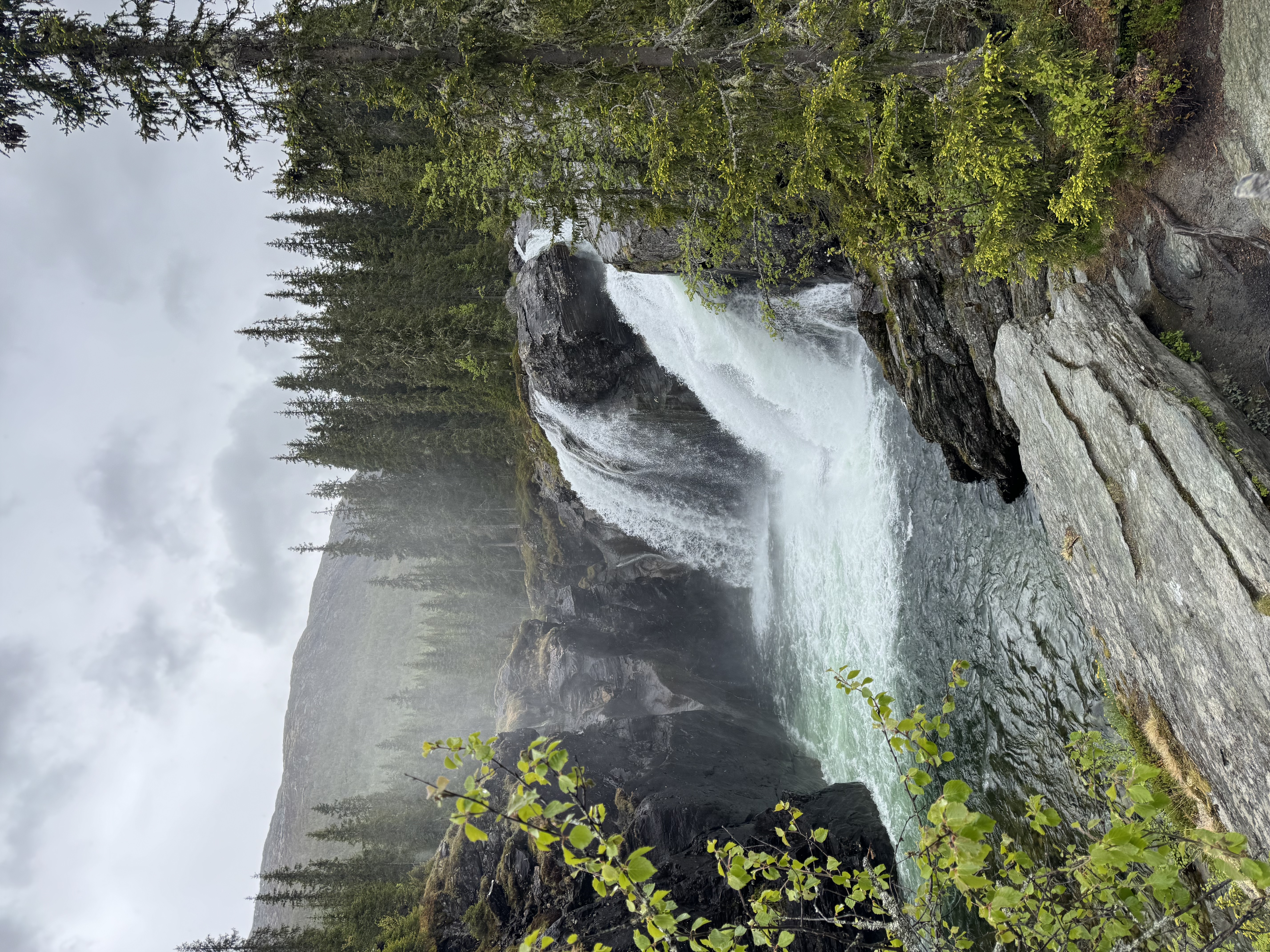 Jeden z wielu wodospadów