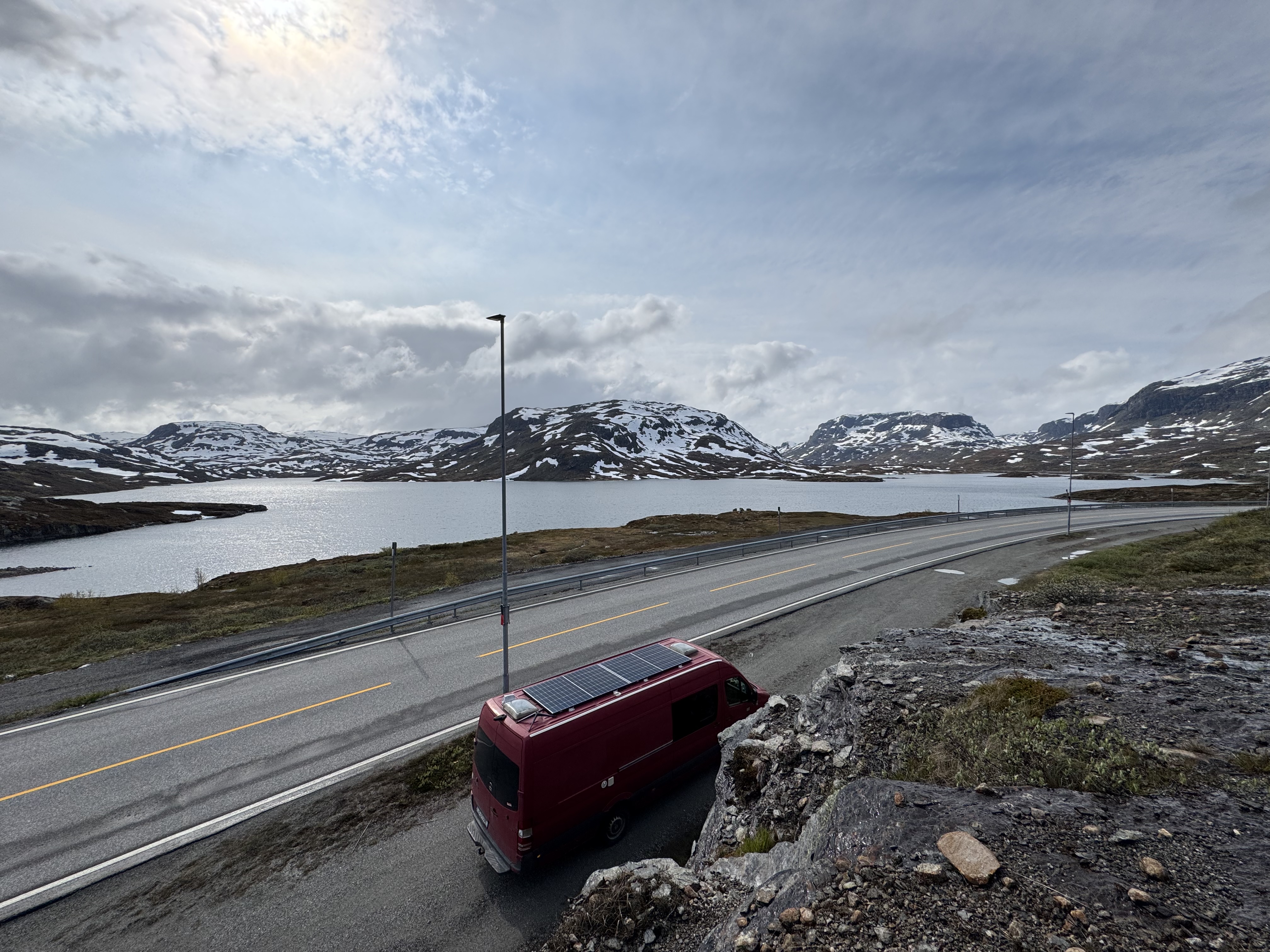 Zdjęcie panoramiczne z kamperem