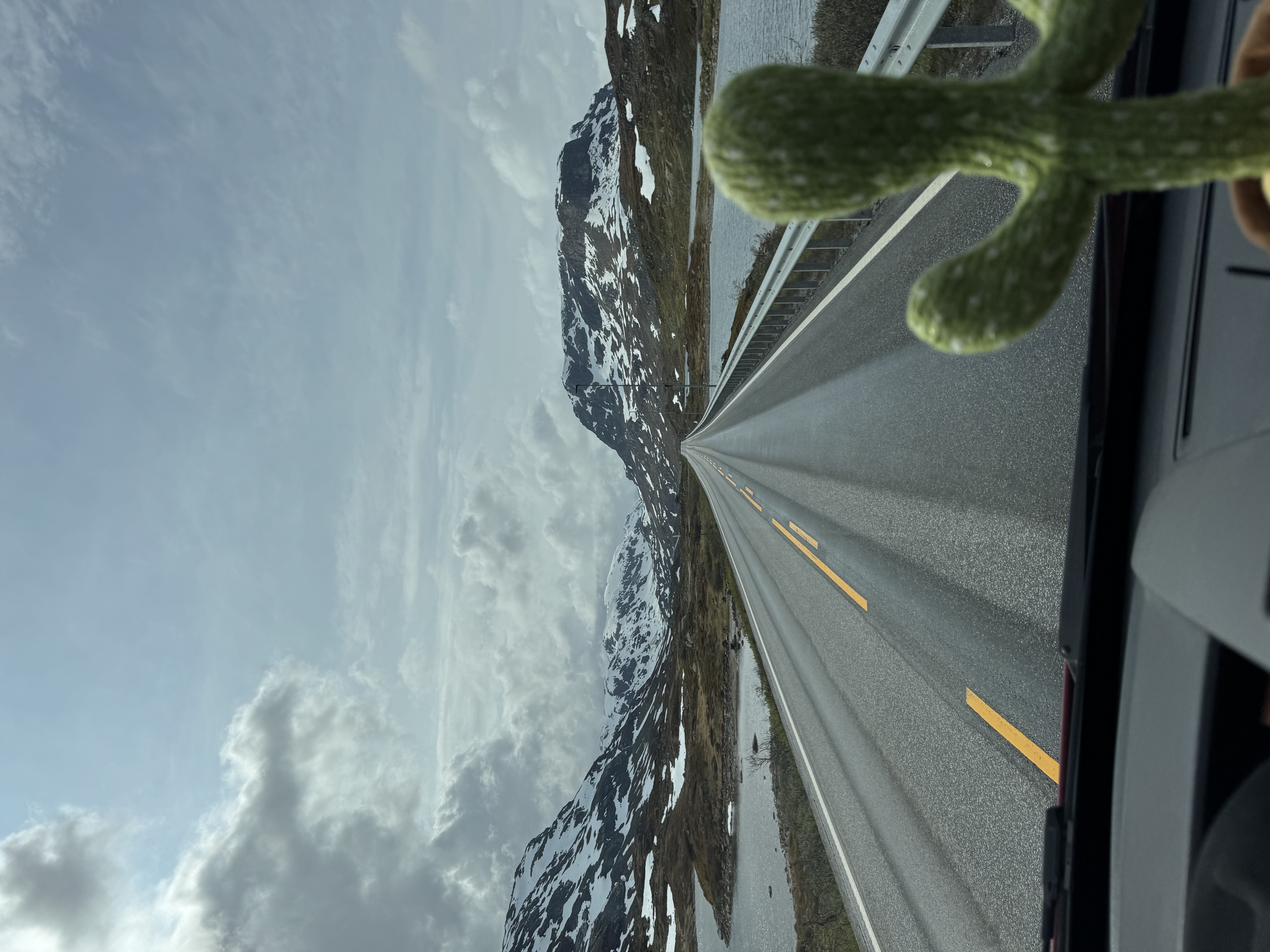 Droga przez zimową przełęcz